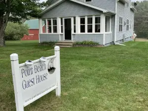 Point Beach Guest House - Large, comfortable & quiet. Large yard. Near beach!