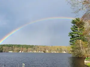 Cozy lake cottage. Bring your boat.  New dock at cottage.