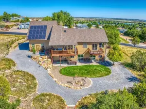 House with great mountain views and room for the whole family!