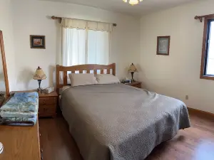 Beautiful house on Lake Rathbun with in-ground pool & 50-amp camper hookup