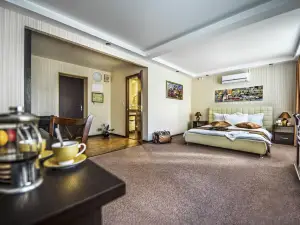 City Hotel