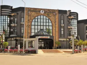 Clover Magic Park Side Otel