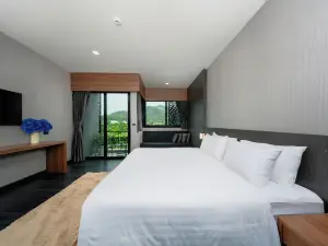 HAPPY HOTEL