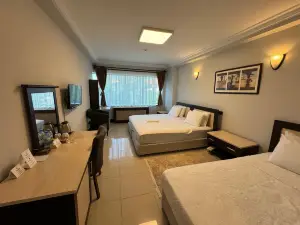 THE ONE HOTEL