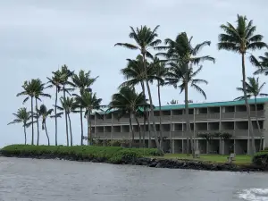 High-End Resort Condo Nestled on Molokai Shoreline