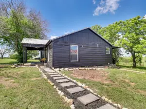 'Starlite Ranch' 2 Acres w/ Views ~ 18 Mi to Waco