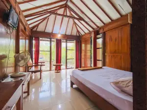 Hotel Dan Gazebo Syariah Pinggir Kali Prigen RedPartner