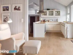 Cozy Home in Tvedestrand with Kitchen