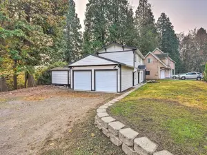 Farmhouse w/ Private Hot Tub < 1 Mile to Birch Bay