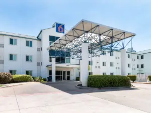 Motel 6 Irving, TX - DFW Airport North