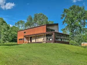 Luxe and Modern Home 30Mi to Saratoga Springs!