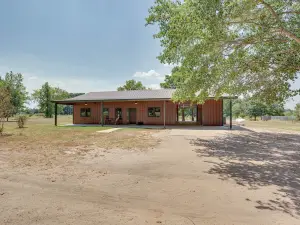 Fire Pit at Dog-Friendly Countryside Quitman Cabin
