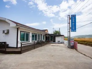 East Sea Sunrise Glyzing Pension