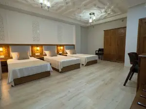 Emerald hotel