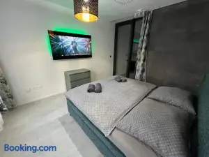 Deluxe Apartment (Free Parking)