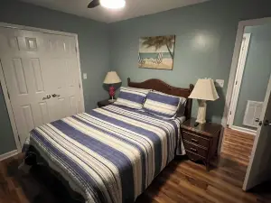 The Ducks Summer Nest @ White Lake NC.  A cozy, 5-bedroom 3-bath cabin.