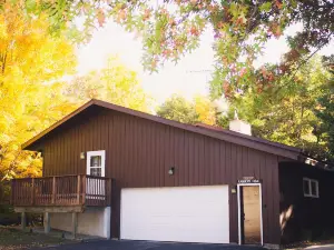 Family and pet friendly house in beautiful Sandy Knoll County Park!