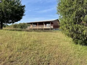 Cabin on 6 acres with horse barn. Pasture and Woodland views. Trailheads abound.