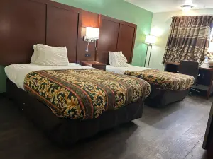 Hillcrest Motel by OYO Aurora Near Lawrenceburg