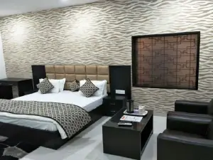 Hotel Mandakini Lush