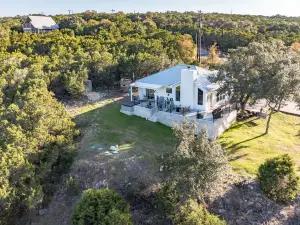 Gorgeous Home with Hot Tub 5Min from the River