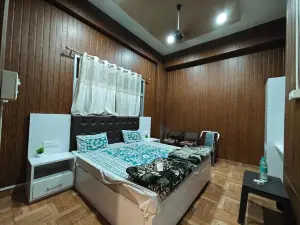 Raj Hotel