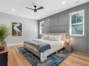 Dog-friendly home near the beach & Intracoastal with outdoor shower & deck