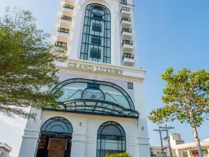Grand Luxury Hotel
