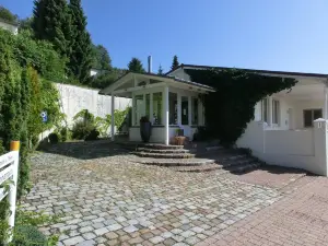 เกสเทอเฮาส์ ไอน์เบคเคอร์ โซนเนินแบร์ก