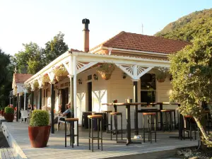 Furneaux Lodge