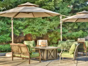 Lake Natoma Inn