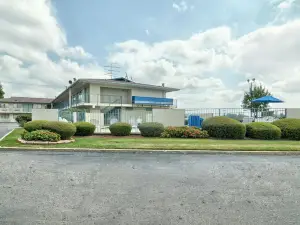 Skyline Inn