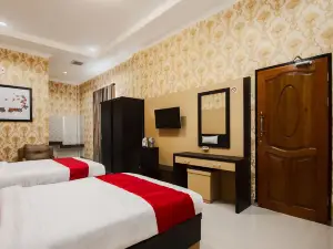 Esther Hotel