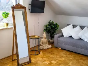 DG Links 40m 2-Zimmer Wohnung