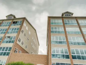 Lakefront Huddleston Condo w/ Community Pool