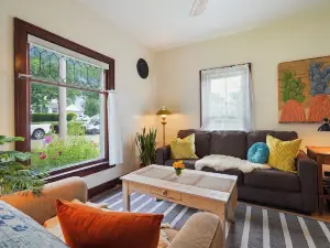 Charming 2-bedroom house in Viroqua with AC