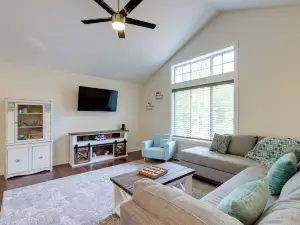 호수 근처 조용한 펜트워터 휴양지와 마당