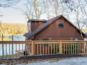 Norris Lake Cabin Dock + Kayaks + Games