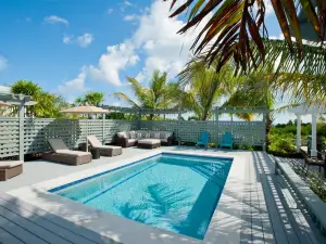 One Palm Hill by Eleuthera Vacation Rentals