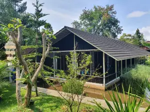 Villa Marcolina 57 Bogor - 70 Minutes from Jakarta