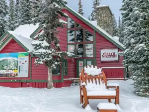 I Spy - Cozy Pet Friendly, Ski in/Ski Out Condo with Private Hot Tub