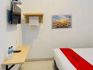 RedDoorz at Damai Guest House Kabanjahe