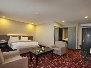 Pyramid Suites Hotel