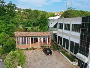 "Frogs House" Hotel & Restorant Slow Food