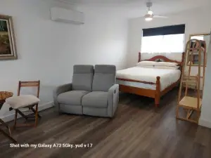 Deluxe Studio