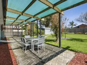 Bonnyvale Beach Shack- Pet friendly, walk to the beach!
