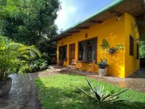 Casa Única - Room with Breakfast or Cabins with Kitchen