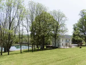 Valley View stay with HOT TUB, Pond, Firepit - 3BD/2BA, Family friendly