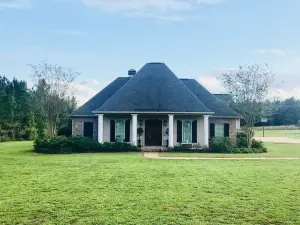 5 star French country manor near LaTech and Squire Creek Golf Course