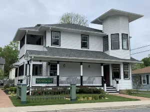 Guest quarters at the inn - 204